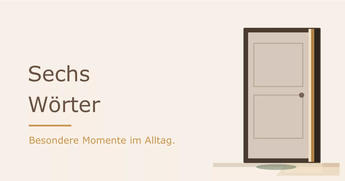 Zimmertür einen Spalt offen, warmes Licht fällt in einen dämmrigen Flur: Sinnbild für besondere Momente im Alltag - Heiko Metz